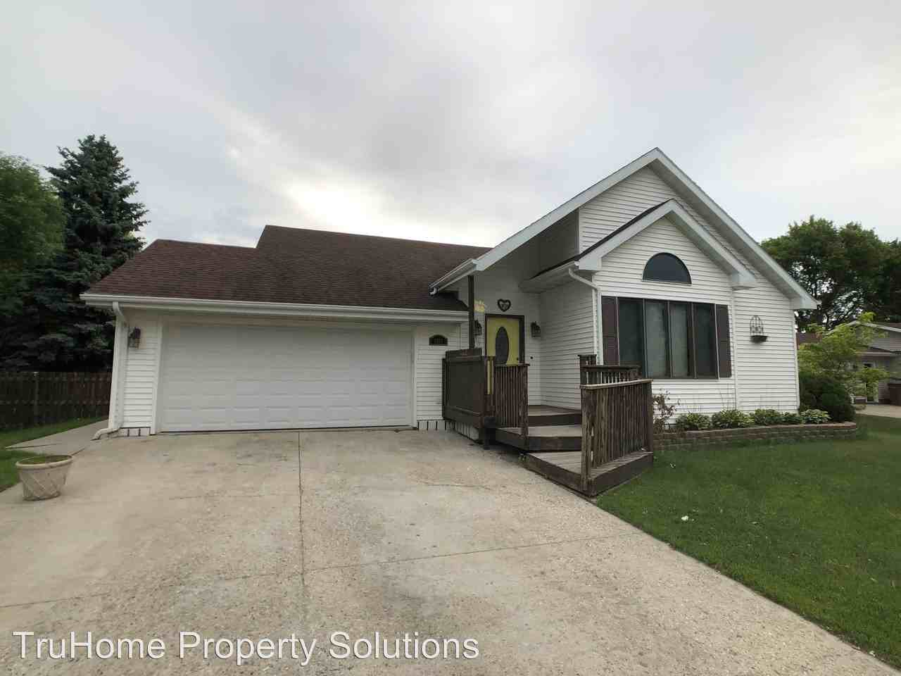 1017 Rhinehart Dr SE - Photo 2 of 30