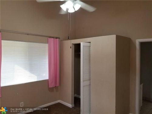 10240 NW 33rd Pl #10240 - Photo 3 of 8