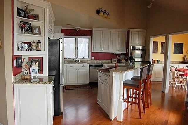 840 Highridge Dr - Photo 3 of 14