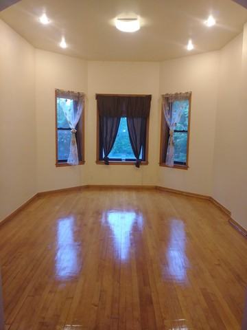 2826 W Melrose St #2 - Photo 2 of 10