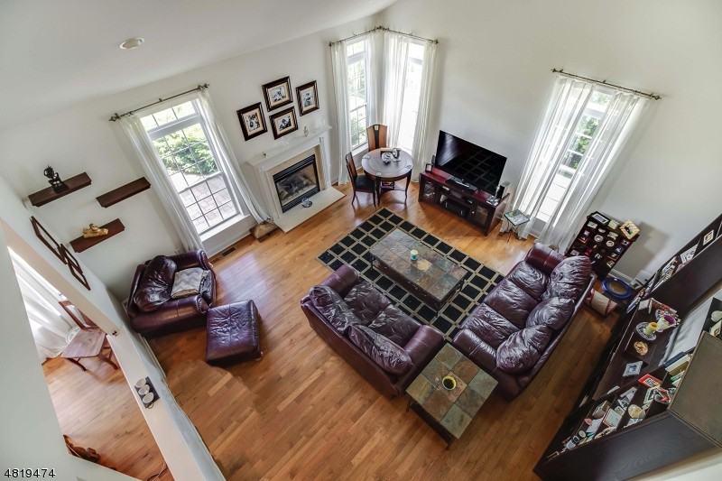 17 Crestview Dr - Photo 3 of 22