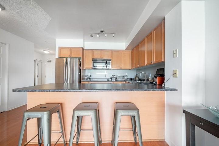 245 Davisville Avenue #513 - Photo 3 of 11
