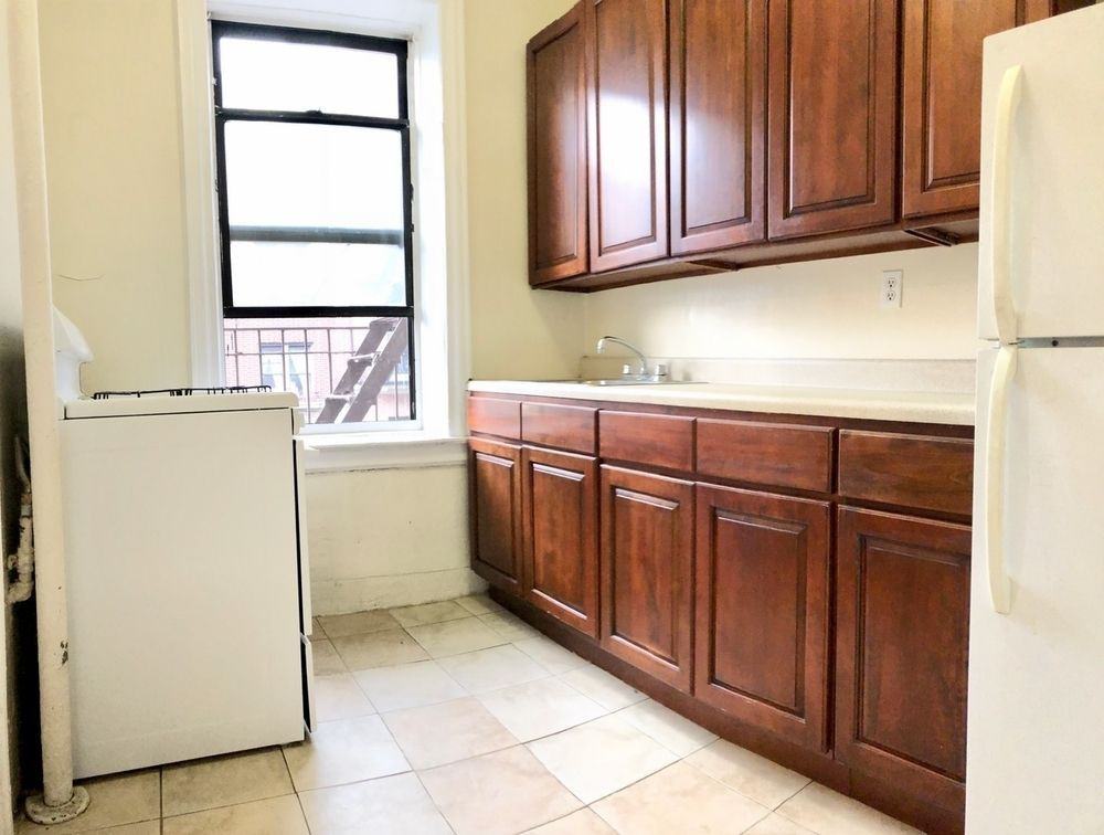 272 Lincoln Place - Photo 3 of 5