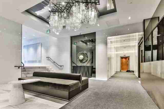 6 Parkwood Avenue #406