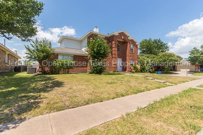 7802 Dockside Dr - Photo 2 of 29