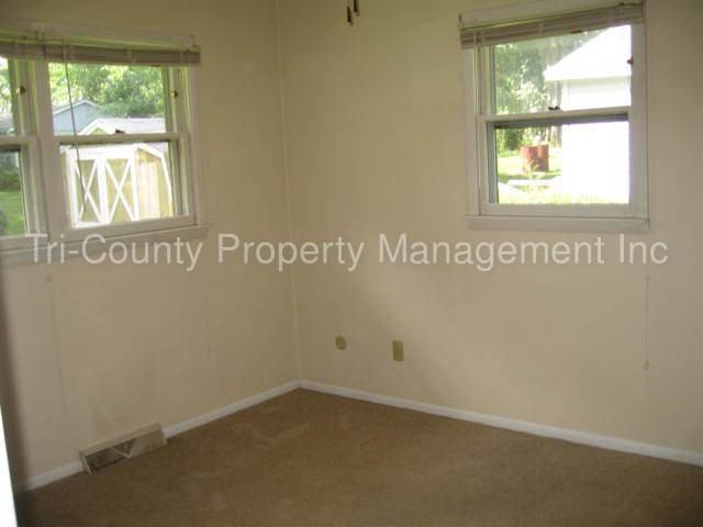 103 S East St - Photo 3 of 7