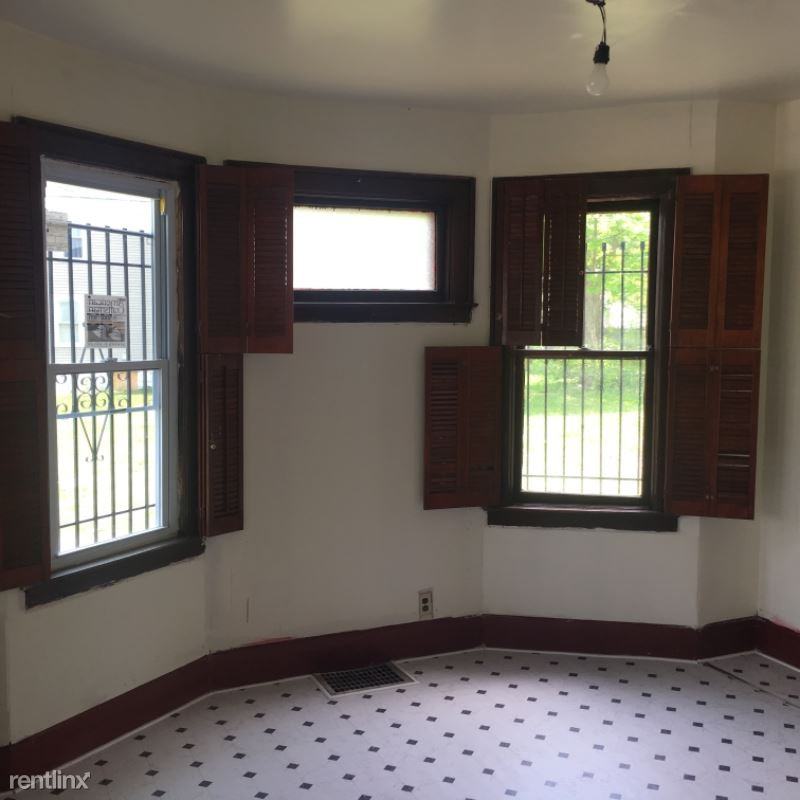 415 Winslow Ave - Photo 3 of 11