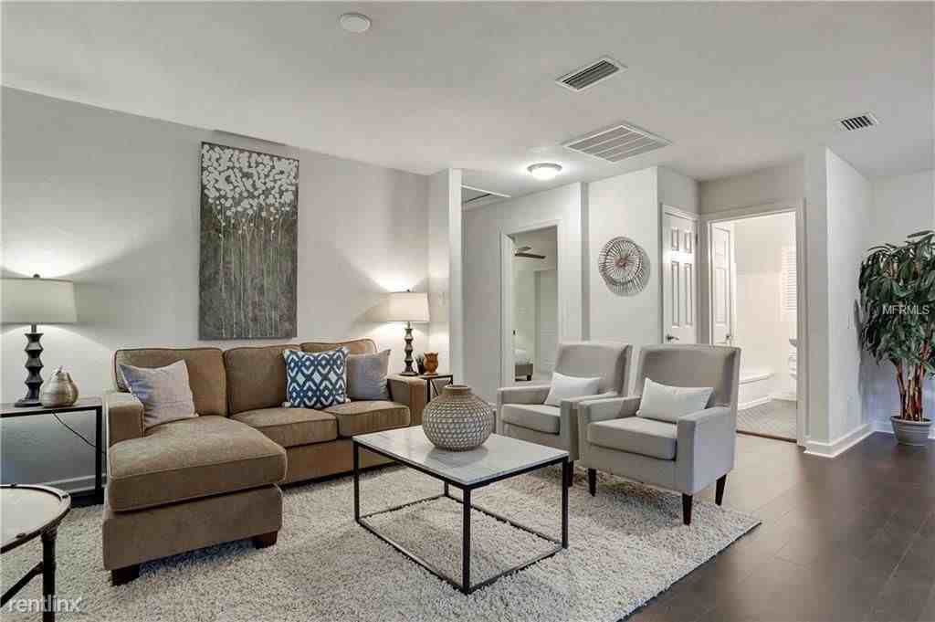 427 28th Ave N - Photo 3 of 25