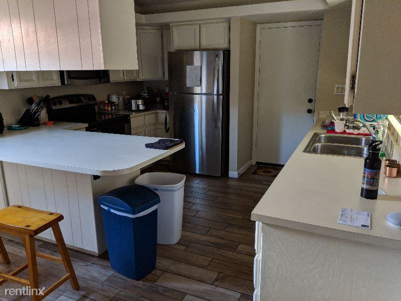 7814 N 21st Dr - Photo 3 of 9