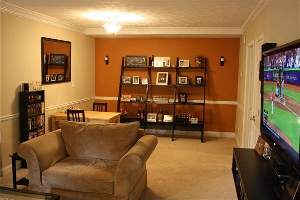 Stone Manor - Photo 3 of 18