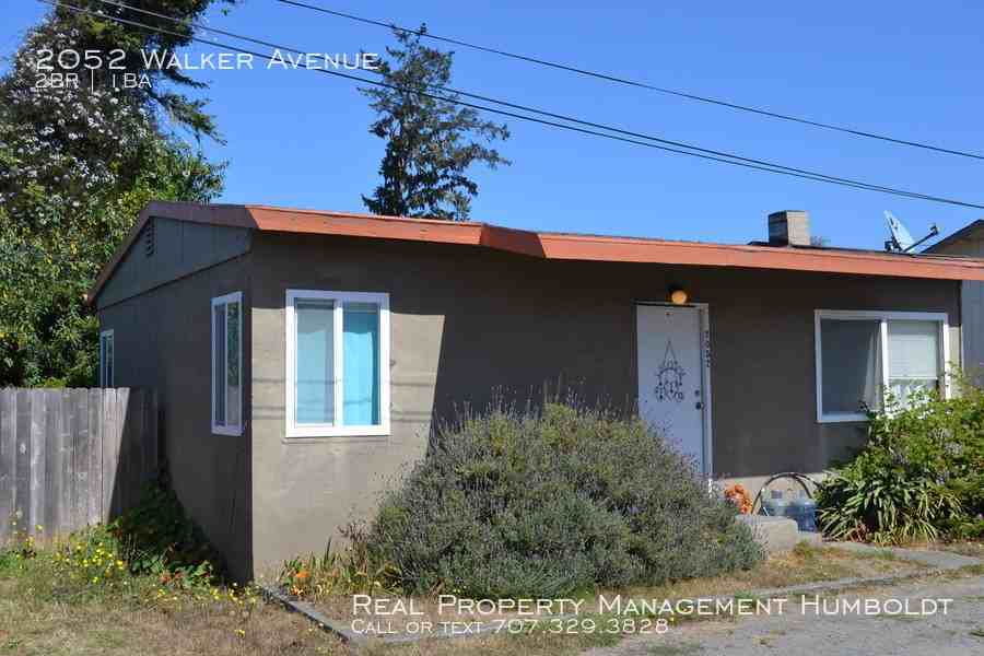 2052 Walker Ave - Photo 3 of 12