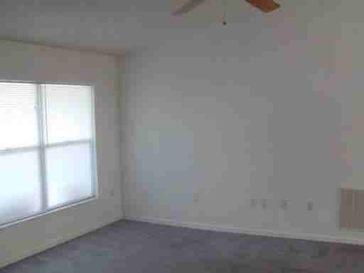 695 Charles Ave - Photo 3 of 10