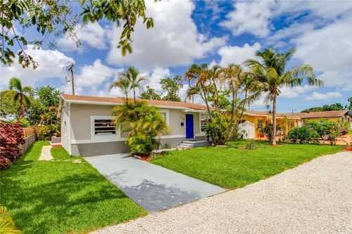 6209 SW 18th St - Photo 2 of 8