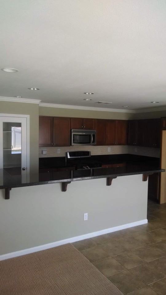 1196 Canyon Dr W - Photo 2 of 4