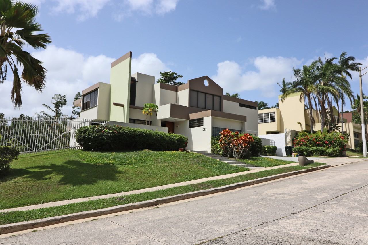 Urb. San Pedro Estates, Caguas, PR 007257600 4 Bedroom Apartment for