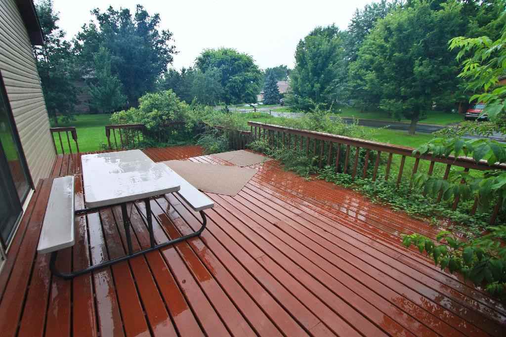 1040 Tamarack Ln - Photo 2 of 19