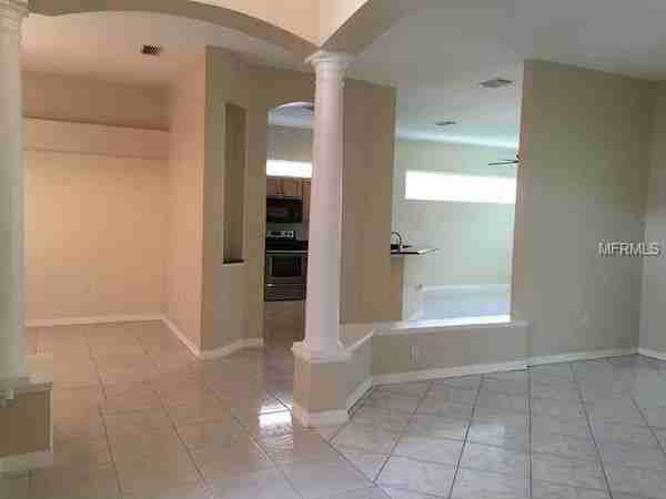 10406 Canary Isle Dr - Photo 3 of 17