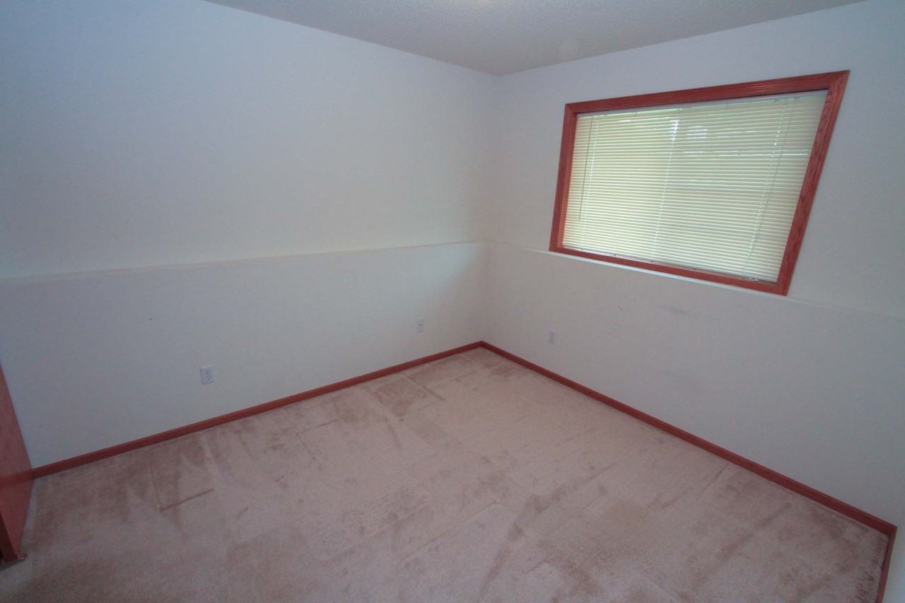 916 Parkside Blvd - Photo 3 of 20