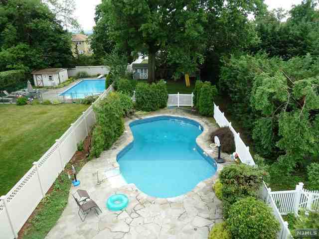 202 Burton Ave - Photo 2 of 25