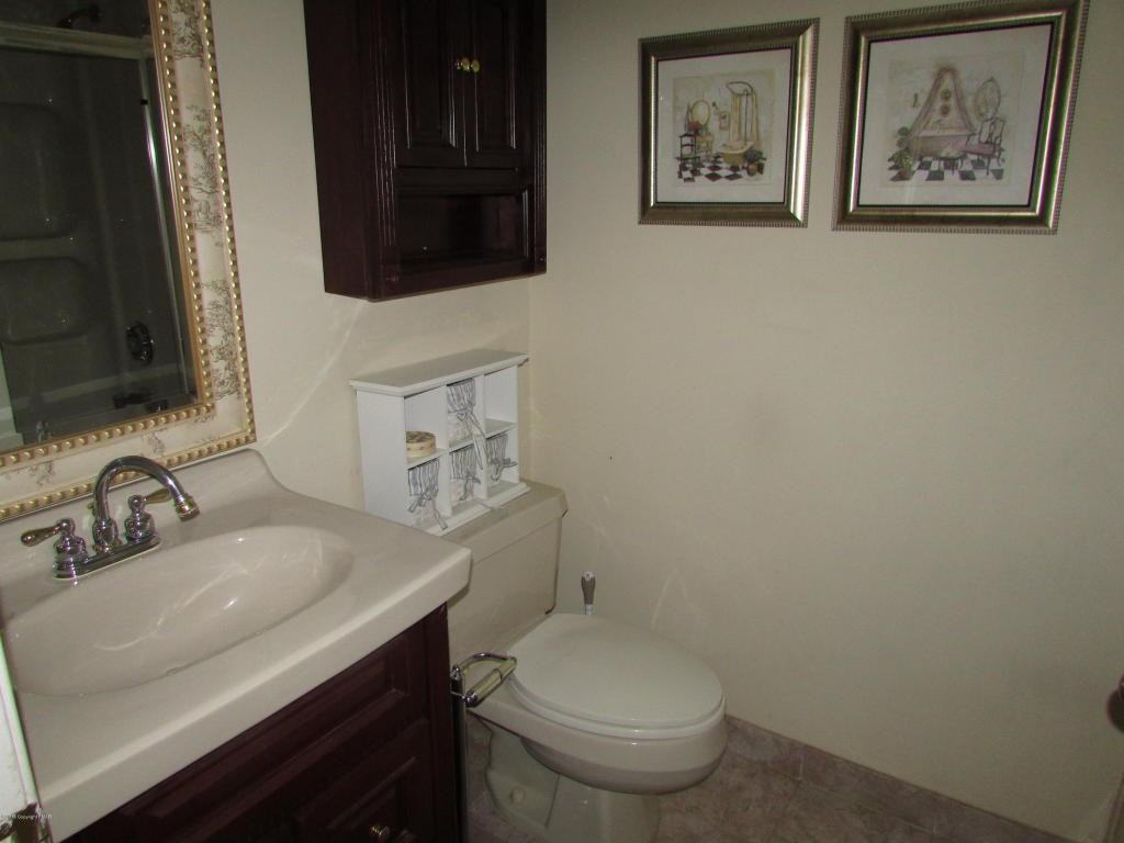 230 Midlake Dr - Photo 3 of 14