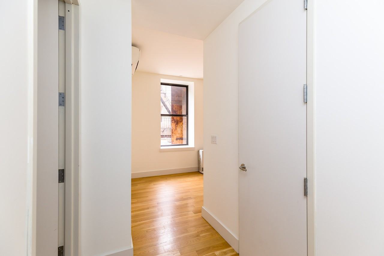 573 Metropolitan Avenue #26ZF