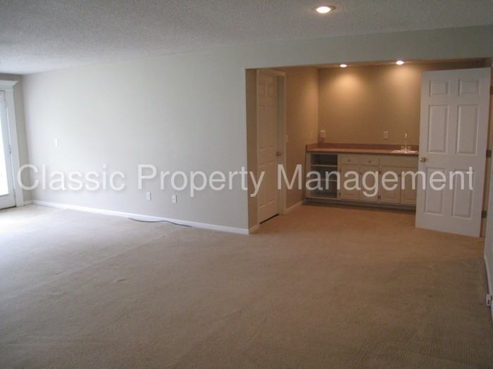 604 NE 101 St - Photo 3 of 17