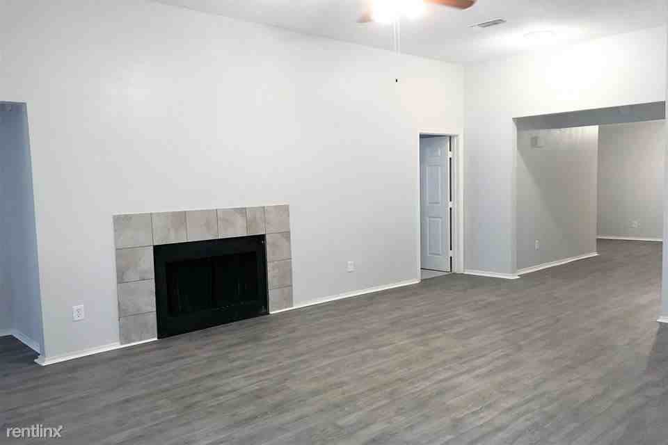 1201 Hilburn Ct - Photo 2 of 8