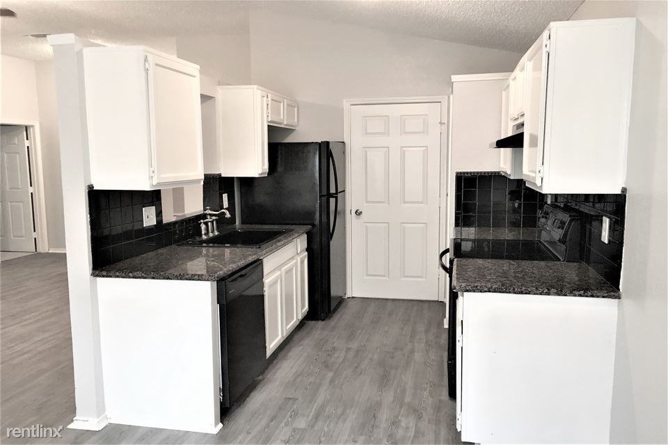 1201 Hilburn Ct - Photo 3 of 8