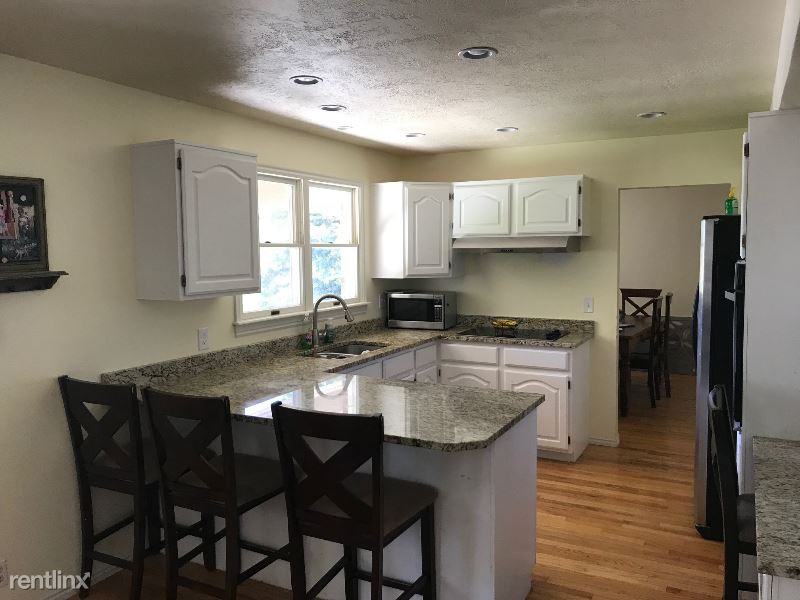 1096 E 275 N - Photo 2 of 8