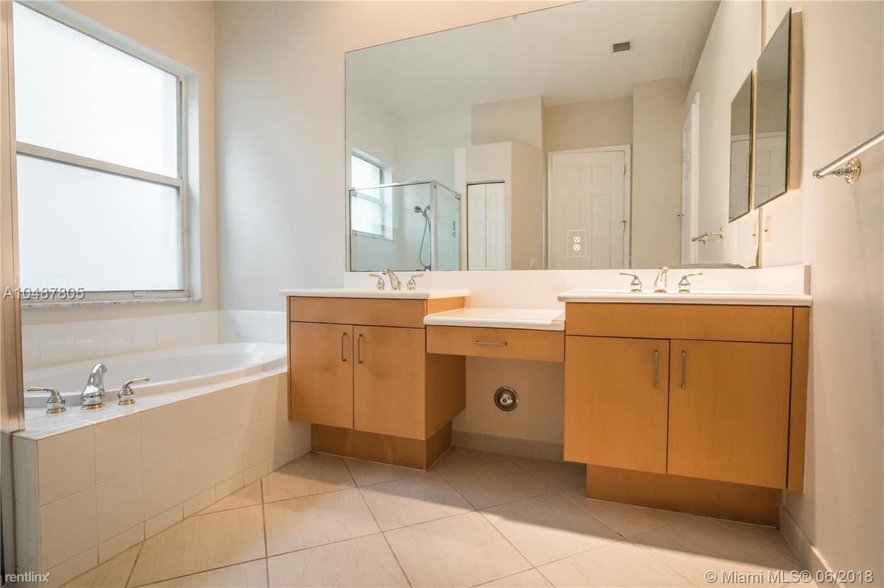 16726 SW 51st St - Photo 3 of 36