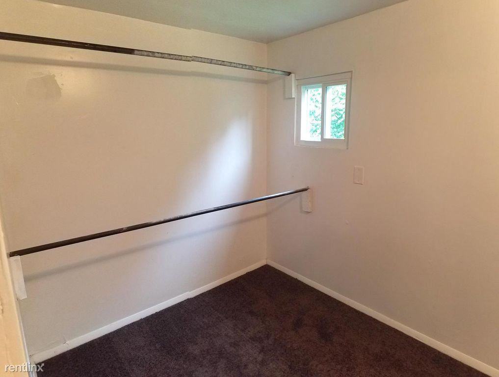 168 Brighton St - Photo 3 of 10
