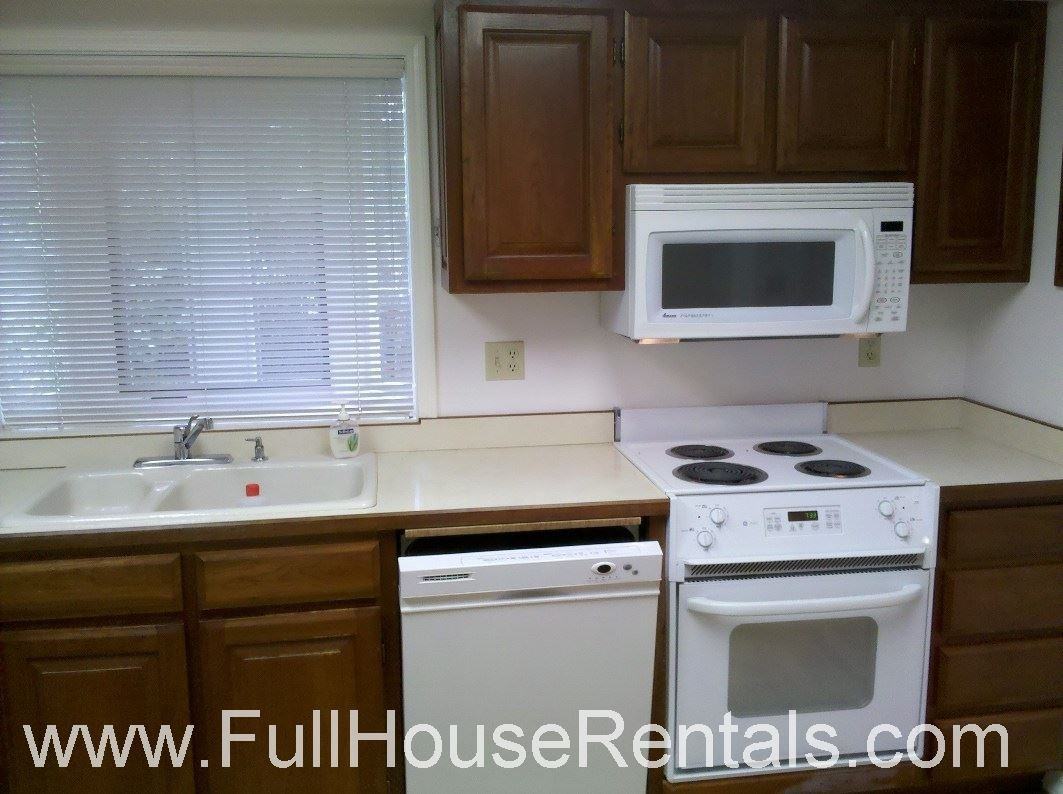 568 Scarbrough Ave - Photo 2 of 8