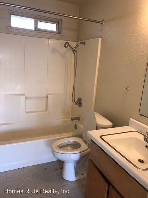 1418 E 11th St - Photo 2 of 6