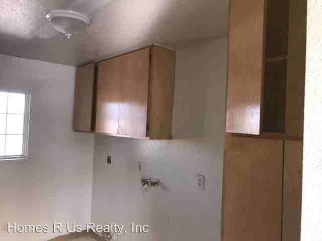 1418 E 11th St - Photo 3 of 6