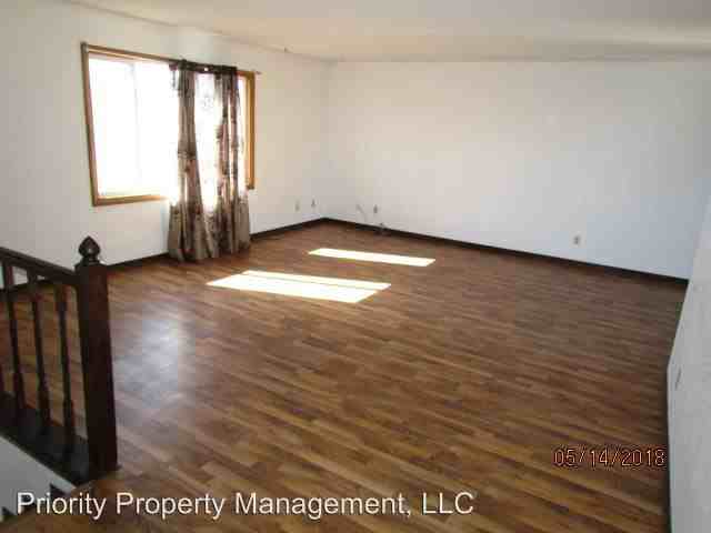 318 Willow Creek Dr - Photo 2 of 14