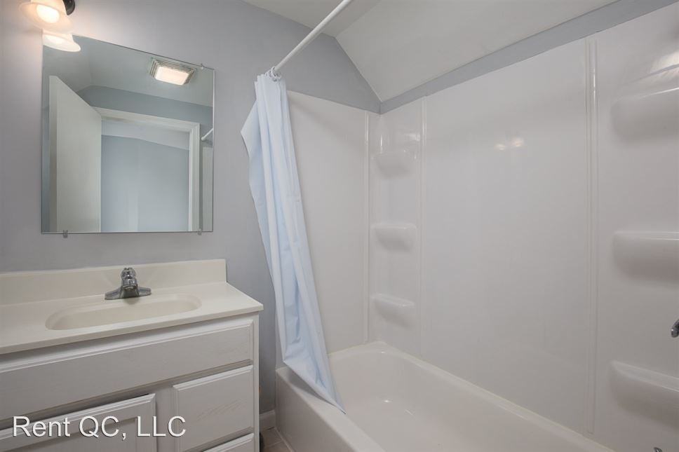 709 N High St - Photo 3 of 6