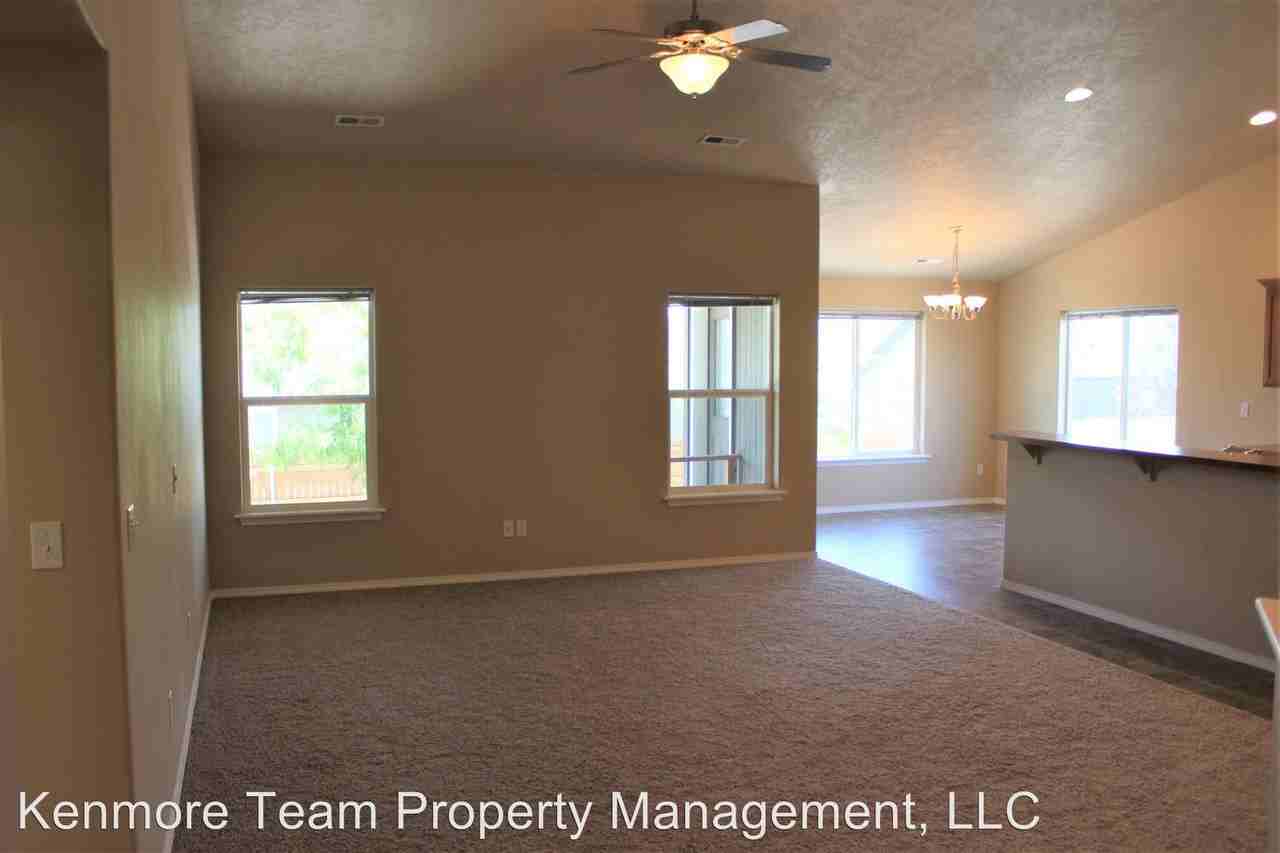 2067 Crab Apple Cir - Photo 3 of 9