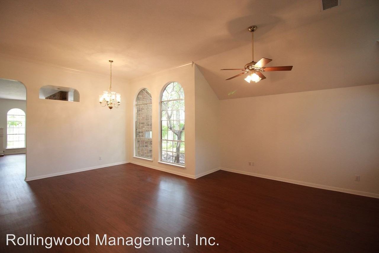 1104 Quail Ln - Photo 3 of 21