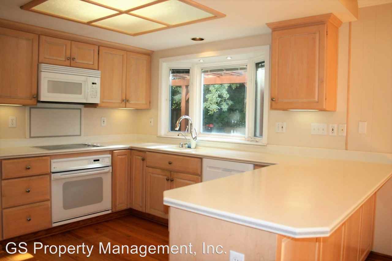 911 Liberty Ct - Photo 2 of 17