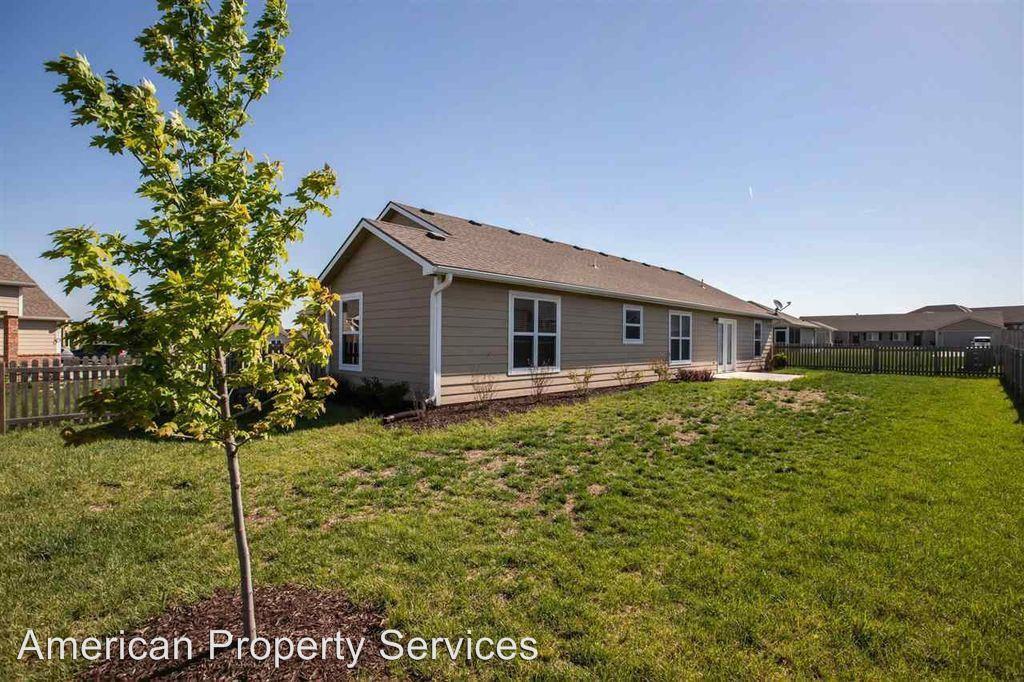 5409 Halverson Ct - Photo 3 of 19