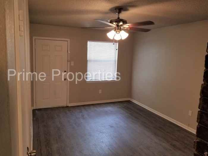 4933 Melinda Dr - Photo 2 of 7