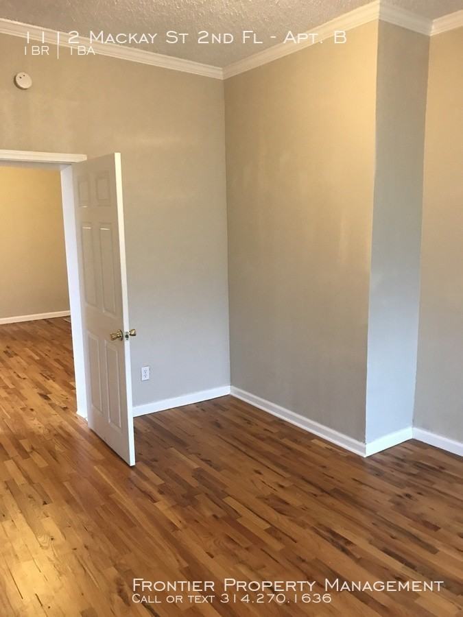 1112 MacKay Pl #2nd Fl - Photo 2 of 15