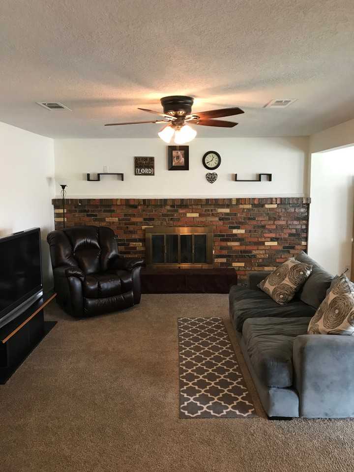 11412 Manitoba Dr NE - Photo 2 of 19