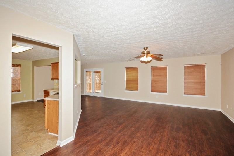 1210 Andrews Dr - Photo 2 of 25