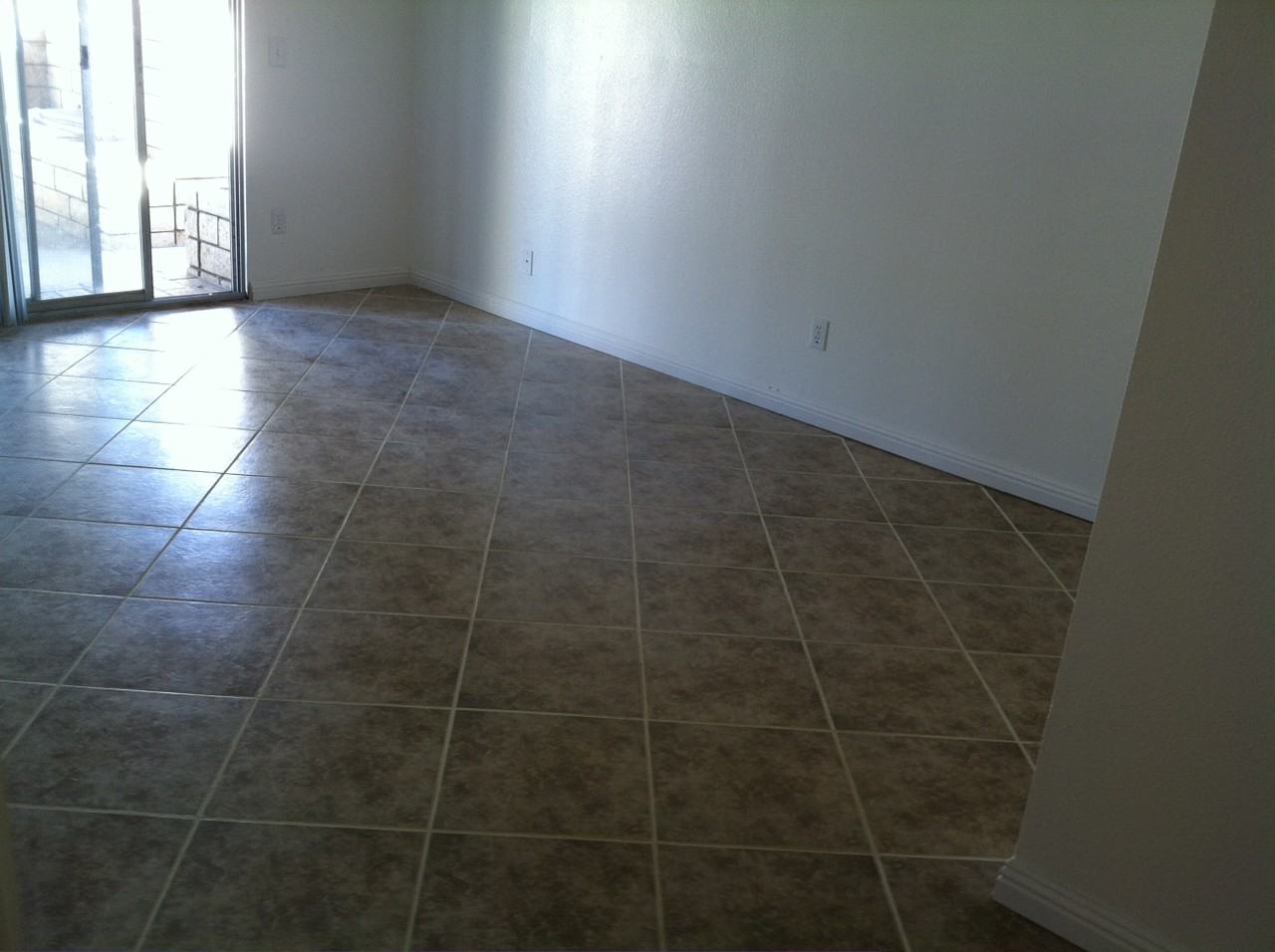 1526 Creekside Dr - Photo 3 of 10