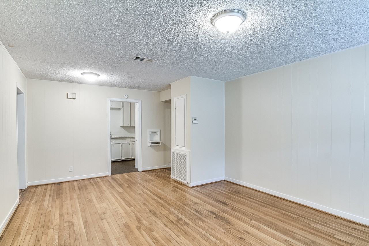 1422 2nd Ave N - Photo 2 of 13