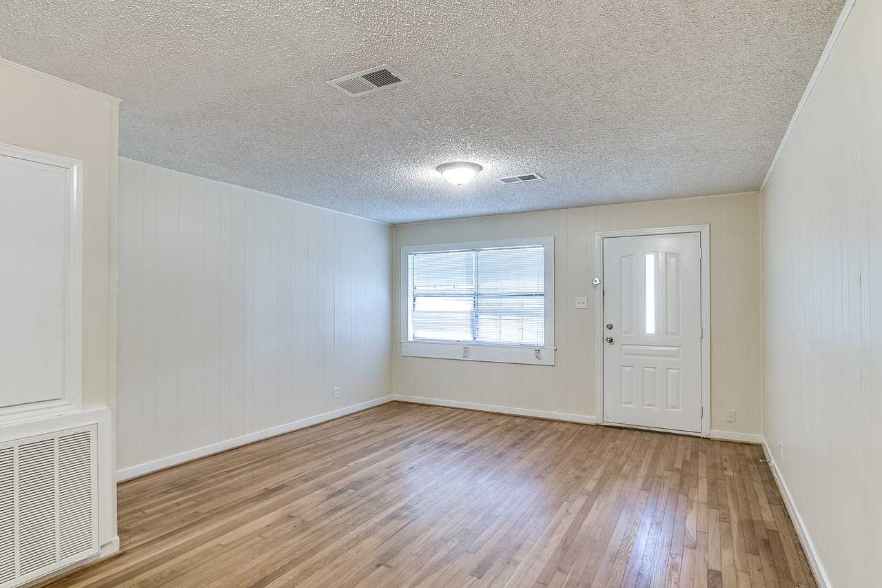 1422 2nd Ave N - Photo 3 of 13