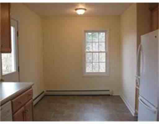 118 Main St #B - Photo 3 of 10