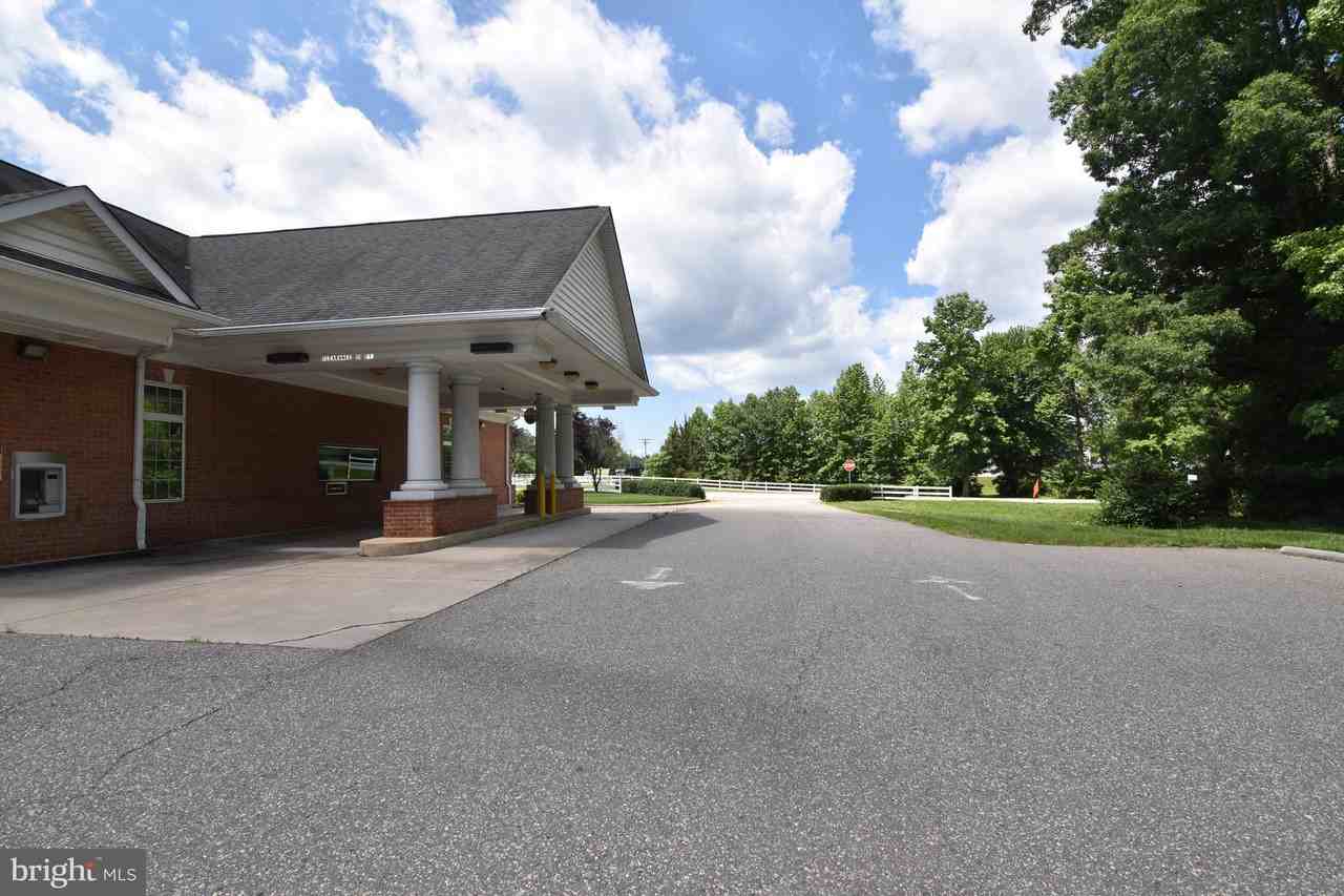 20990 Point Lookout Rd - Photo 3 of 30