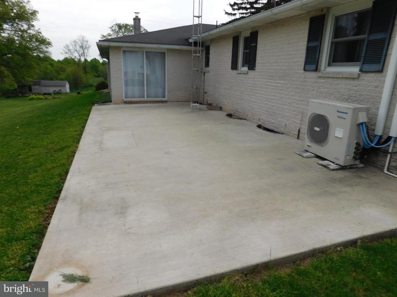 155 Whisler Rd - Photo 3 of 32